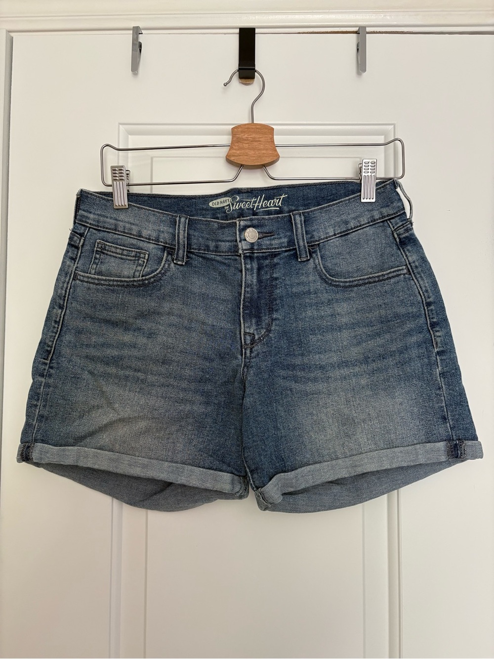 Old Navy SweetHeart Rolled Cuff Denim Shorts - Blue Wash